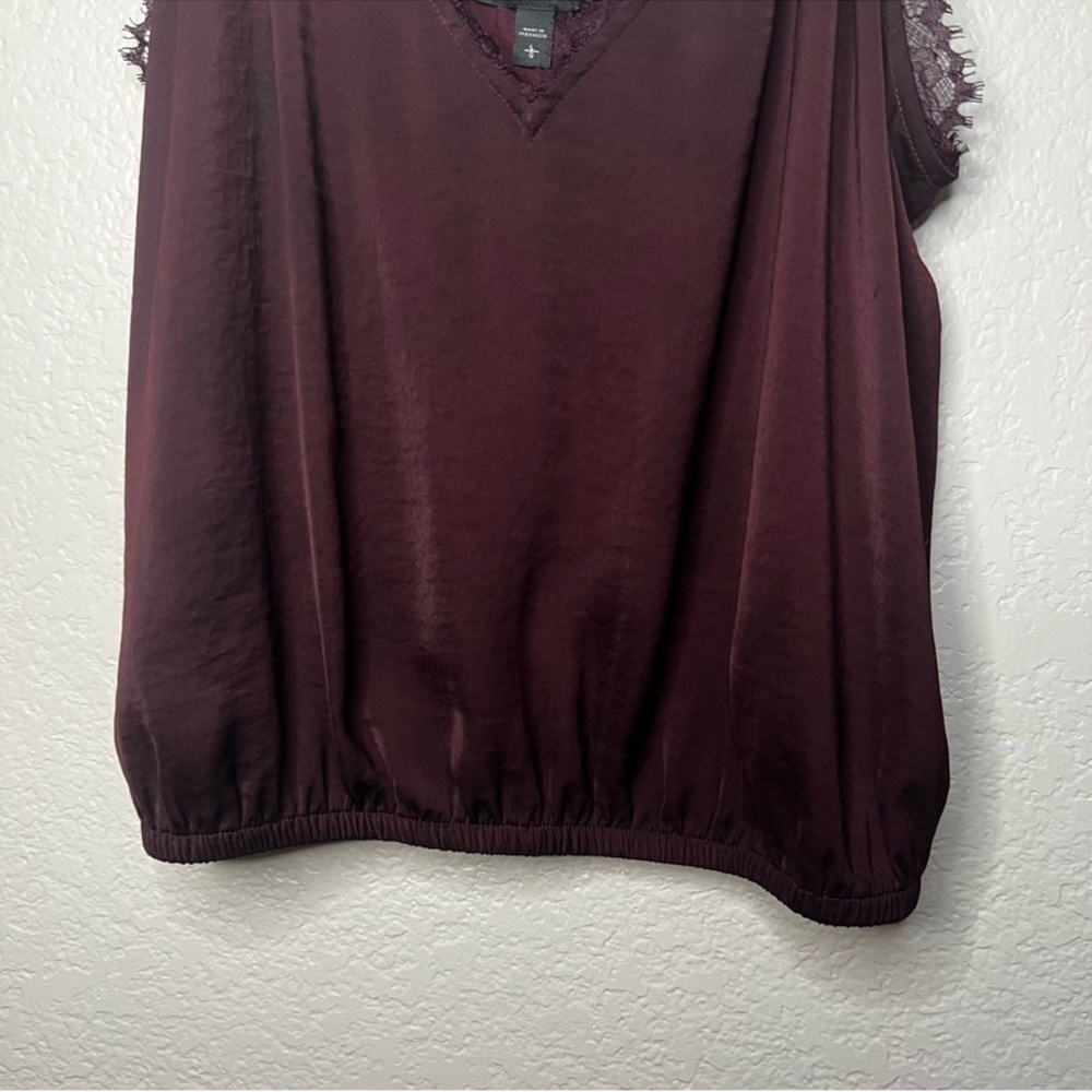 Express V-Neck Lace Trim Sleeveless Blouse Size: L - Picture 4 of 8